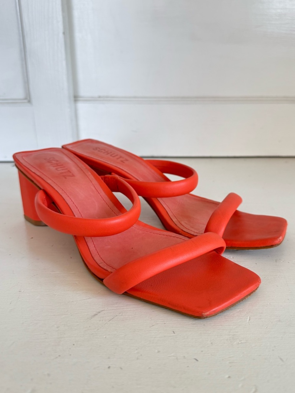 Schutz Olly Mid Block Nappa Leather Strappy Sandals size 8B‎